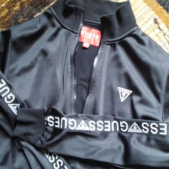 - Guess sweater - Picture 3 of 5